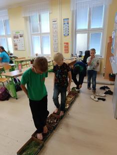 Chodník plný smyslů.